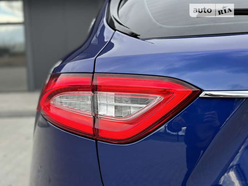 Внедорожник / Кроссовер Maserati Levante 2016 в Днепре