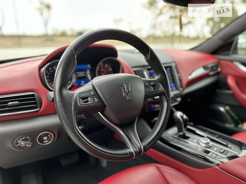 Внедорожник / Кроссовер Maserati Levante 2016 в Днепре