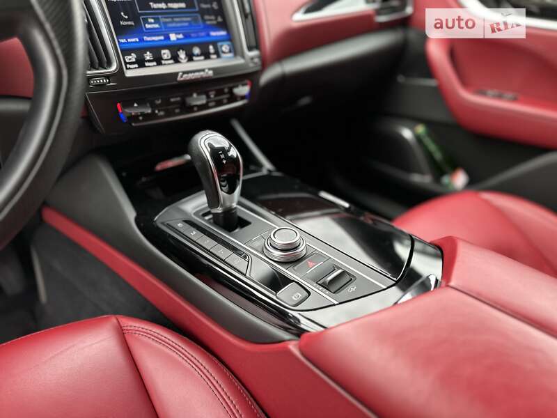 Внедорожник / Кроссовер Maserati Levante 2016 в Днепре