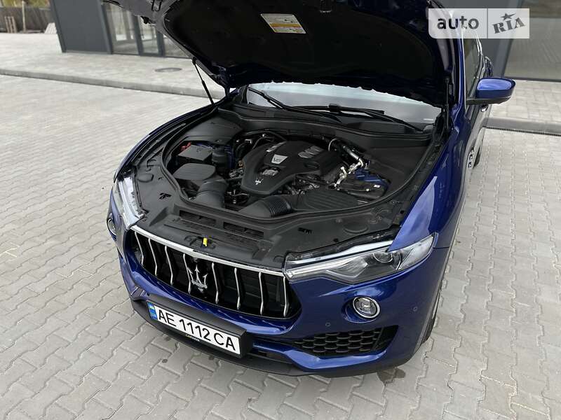Внедорожник / Кроссовер Maserati Levante 2016 в Днепре
