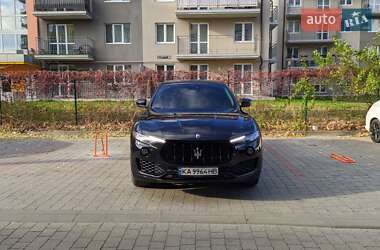 Позашляховик / Кросовер Maserati Levante 2017 в 