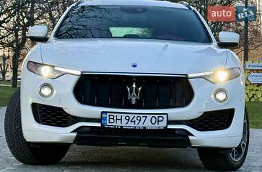 Позашляховик / Кросовер Maserati Levante 2016 в 