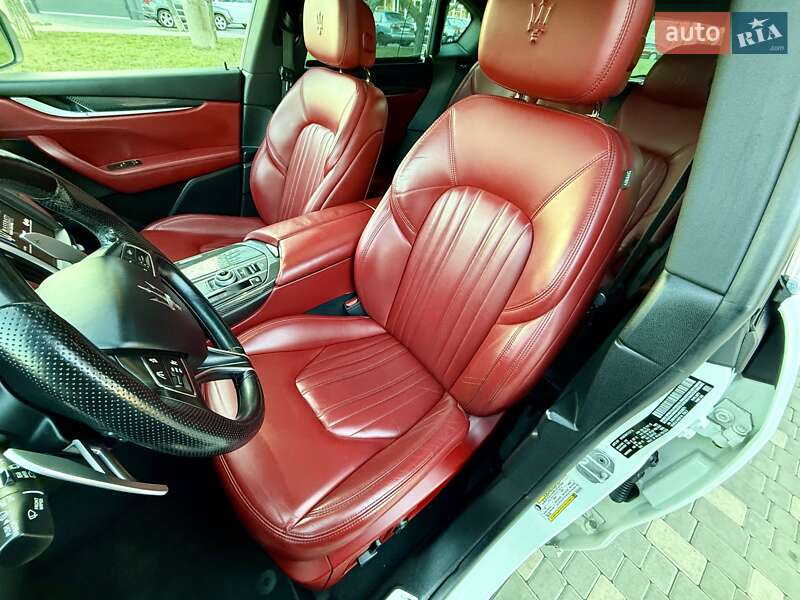 Внедорожник / Кроссовер Maserati Levante 2016 в Одессе
