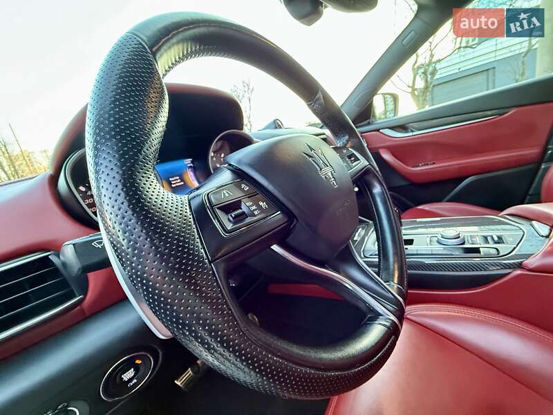 Внедорожник / Кроссовер Maserati Levante 2016 в Одессе