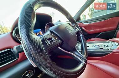 Позашляховик / Кросовер Maserati Levante 2016 в 