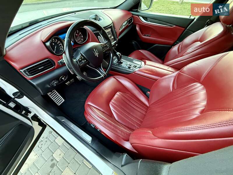 Внедорожник / Кроссовер Maserati Levante 2016 в Одессе