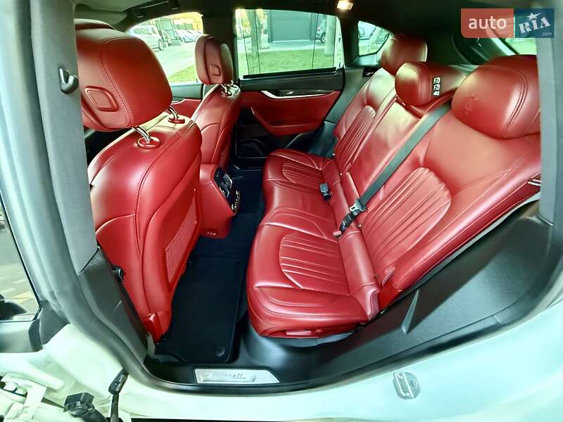 Внедорожник / Кроссовер Maserati Levante 2016 в Одессе