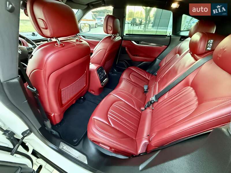 Внедорожник / Кроссовер Maserati Levante 2016 в Одессе