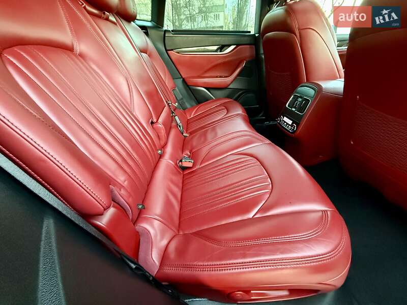 Внедорожник / Кроссовер Maserati Levante 2016 в Одессе