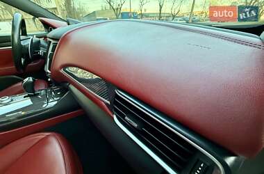 Позашляховик / Кросовер Maserati Levante 2016 в 