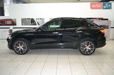 Позашляховик / Кросовер Maserati Levante 2018 в 