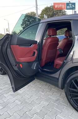 Внедорожник / Кроссовер Maserati Levante 2017 в 