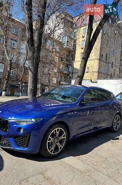 Внедорожник / Кроссовер Maserati Levante 2022 в 