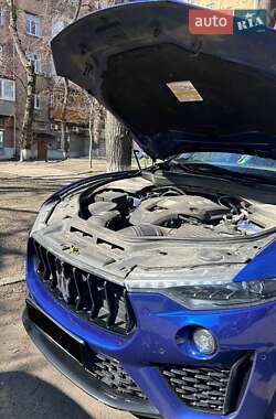 Внедорожник / Кроссовер Maserati Levante 2022 в 