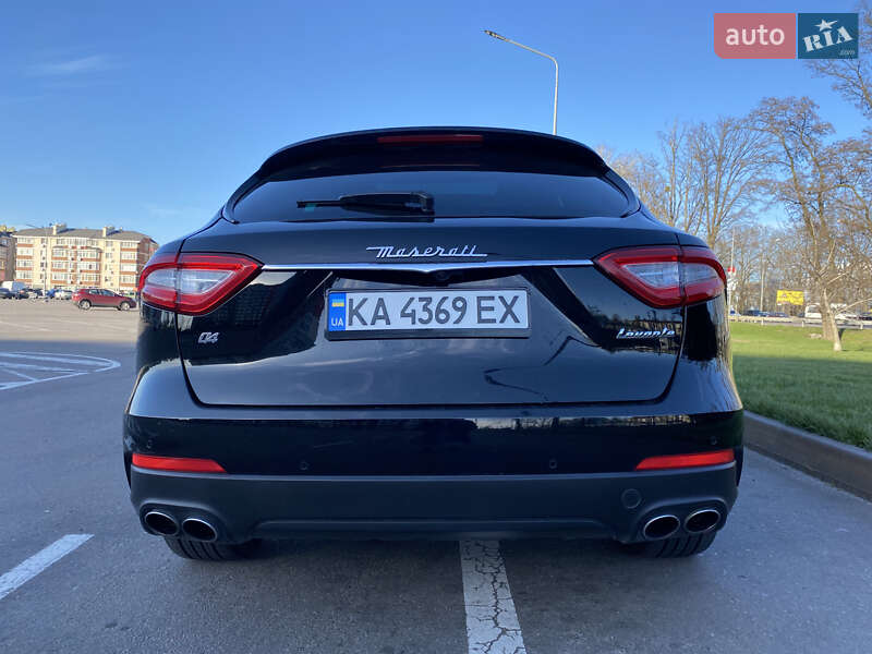 Внедорожник / Кроссовер Maserati Levante 2017 в Киеве