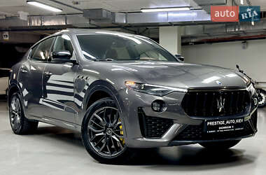 Позашляховик / Кросовер Maserati Levante 2022 в 