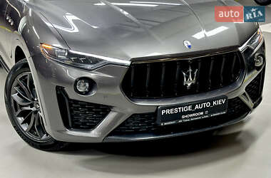 Позашляховик / Кросовер Maserati Levante 2022 в 