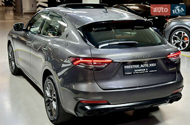 Позашляховик / Кросовер Maserati Levante 2022 в 