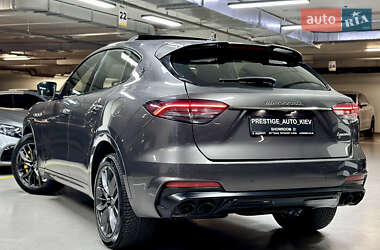 Позашляховик / Кросовер Maserati Levante 2022 в 