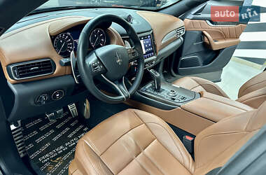 Позашляховик / Кросовер Maserati Levante 2022 в 
