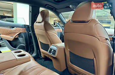 Позашляховик / Кросовер Maserati Levante 2022 в 