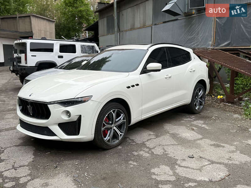Внедорожник / Кроссовер Maserati Levante 2018 в 