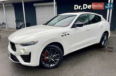 Позашляховик / Кросовер Maserati Levante 2022 в 