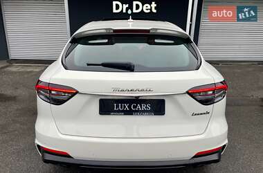 Позашляховик / Кросовер Maserati Levante 2022 в 