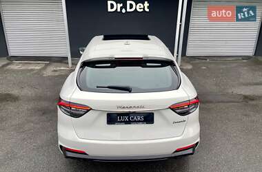 Позашляховик / Кросовер Maserati Levante 2022 в 
