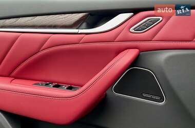 Позашляховик / Кросовер Maserati Levante 2022 в 