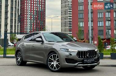 Внедорожник / Кроссовер Maserati Levante 2016 в Киеве