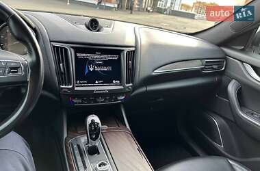 Внедорожник / Кроссовер Maserati Levante 2017 в 