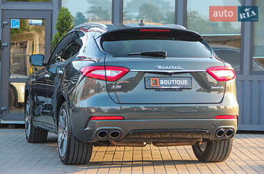 Позашляховик / Кросовер Maserati Levante 2017 в 