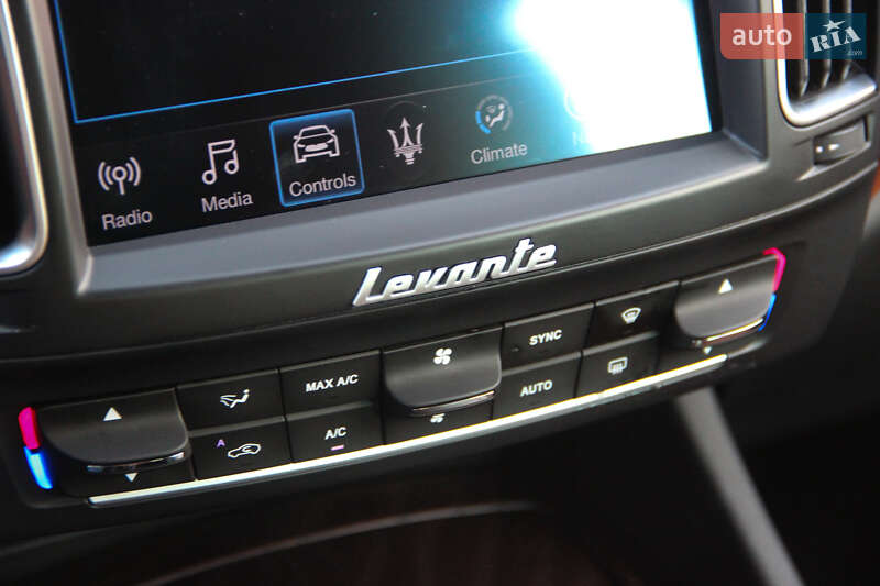 Внедорожник / Кроссовер Maserati Levante 2017 в Одессе