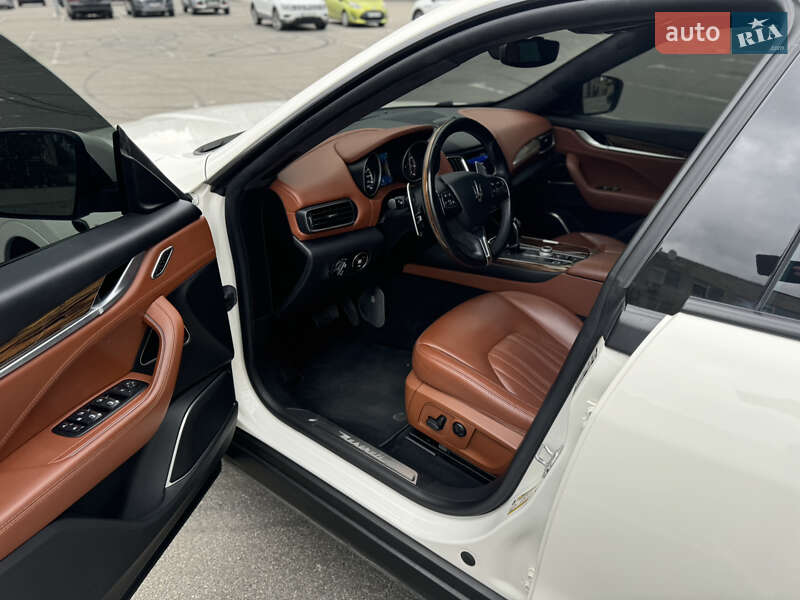 Внедорожник / Кроссовер Maserati Levante 2016 в Киеве фото 12 Внедорожник / Кроссовер Maserati Levante 2016 в Киеве