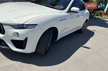 Внедорожник / Кроссовер Maserati Levante 2017 в 