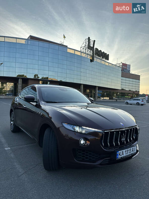 Внедорожник / Кроссовер Maserati Levante 2017 в Киеве
