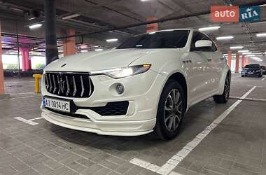 Внедорожник / Кроссовер Maserati Levante 2017 в 