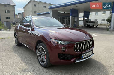 Позашляховик / Кросовер Maserati Levante 2016 в Чернівцях