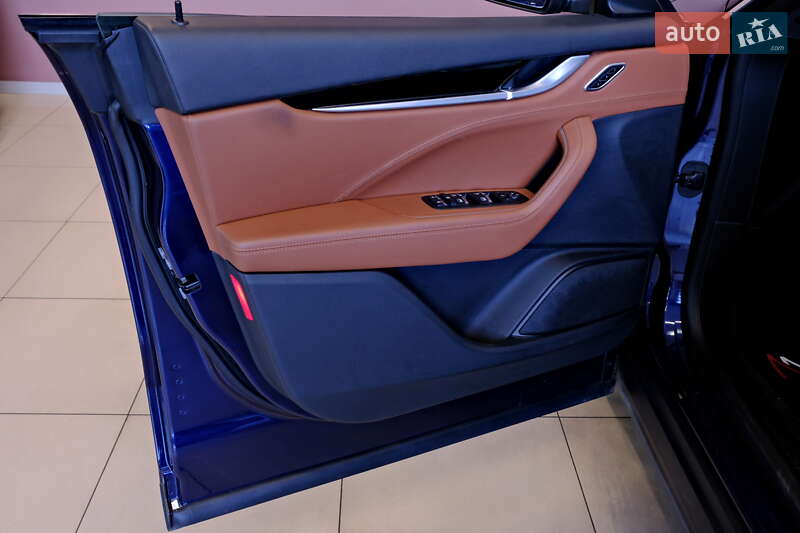 Внедорожник / Кроссовер Maserati Levante 2017 в Одессе