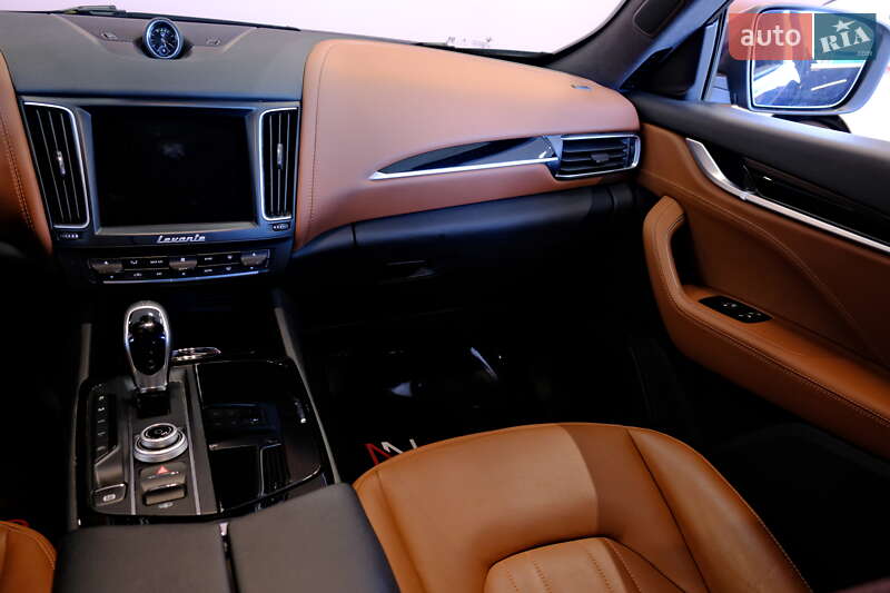 Внедорожник / Кроссовер Maserati Levante 2017 в Одессе