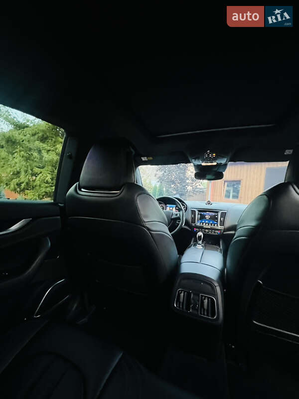 Внедорожник / Кроссовер Maserati Levante 2017 в Киеве