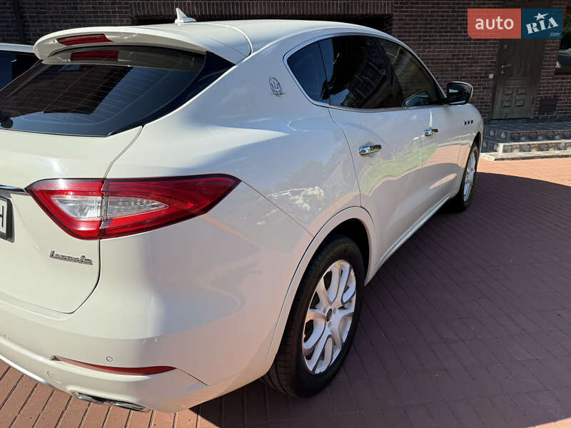 Внедорожник / Кроссовер Maserati Levante 2019 в Киеве
