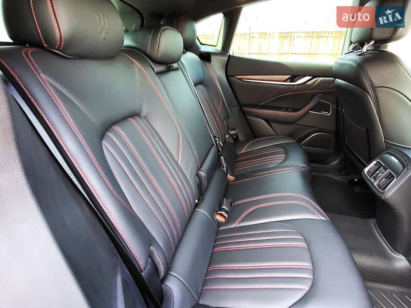Внедорожник / Кроссовер Maserati Levante 2021 в Киеве