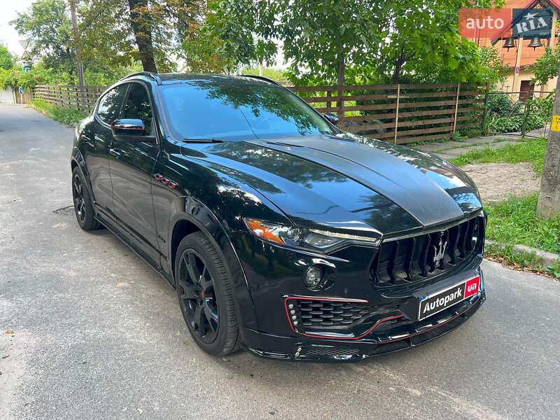 Внедорожник / Кроссовер Maserati Levante 2017 в Киеве
