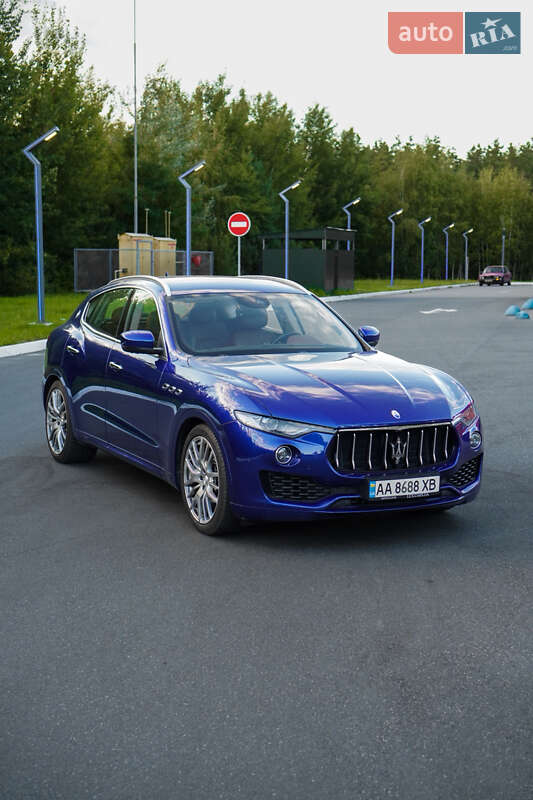 Внедорожник / Кроссовер Maserati Levante 2016 в Киеве