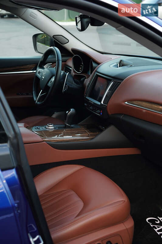 Внедорожник / Кроссовер Maserati Levante 2016 в Киеве