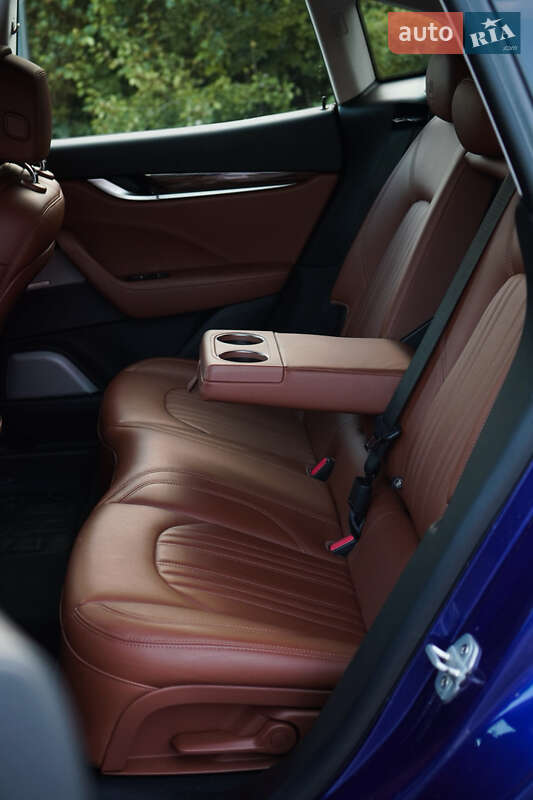 Внедорожник / Кроссовер Maserati Levante 2016 в Киеве