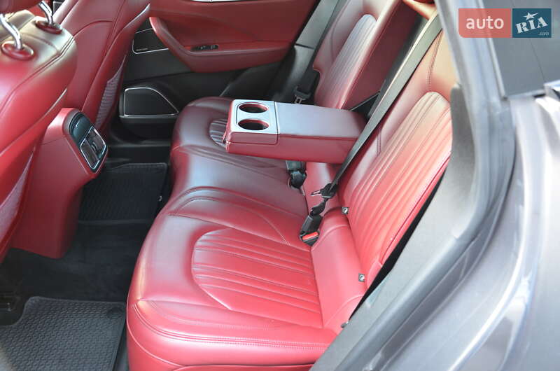 Позашляховик / Кросовер Maserati Levante 2017 в Києві