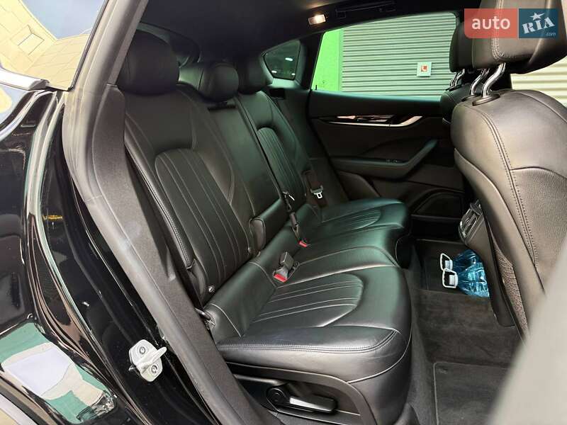 Внедорожник / Кроссовер Maserati Levante 2017 в Киеве